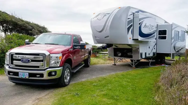 7 Fantastic 5th Wheels Under 25 Feet
