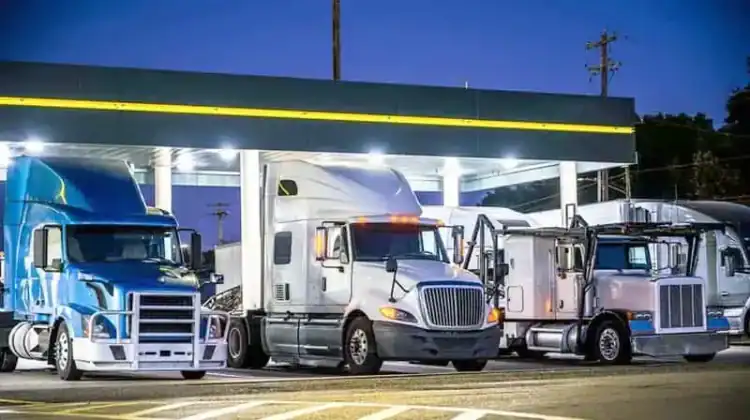 Can You Park Your RV At Truck Stops In The US?