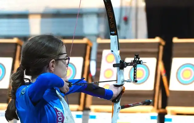 young women Archery-Competition