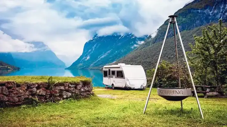 Easy Tow Travel Trailers That Weigh Under 2000 lbs